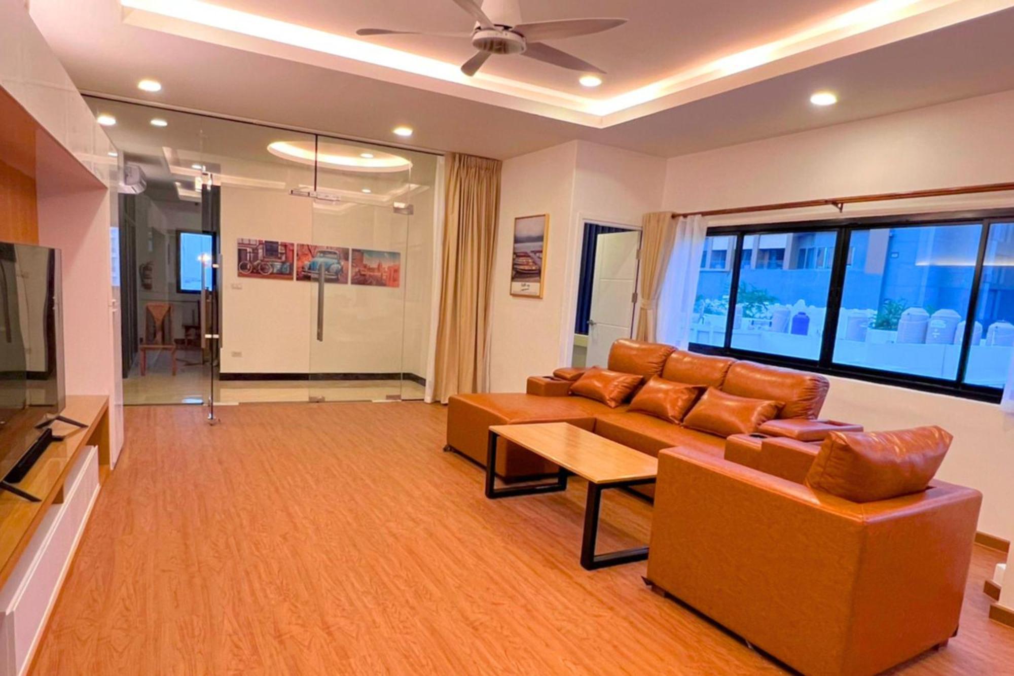 The Lodge Pattaya Dış mekan fotoğraf
